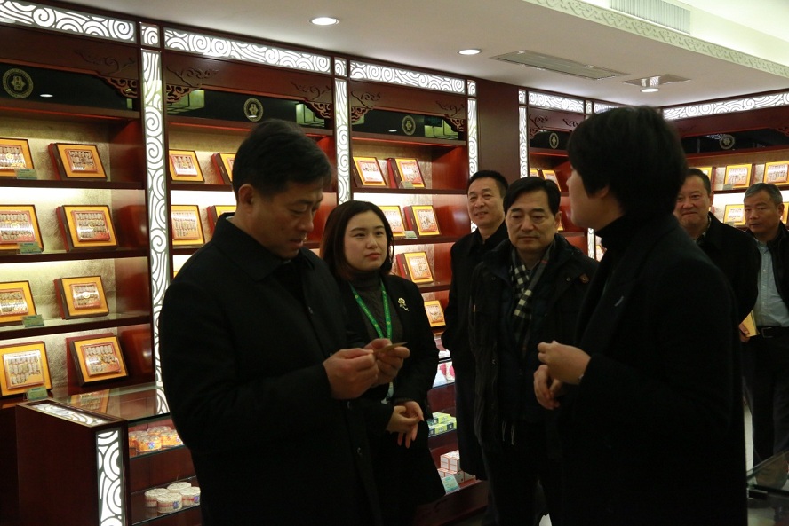 江蘇省旅游局秦景安局長(zhǎng)一行來(lái)我司參觀考察(圖4) 江蘇省旅游局秦景安局長(zhǎng)一行來(lái)我司參觀考察(圖4)