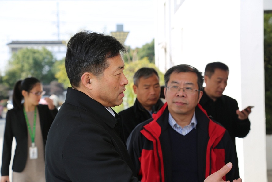 江蘇省旅游局秦景安局長(zhǎng)一行來(lái)我司參觀考察(圖6) 江蘇省旅游局秦景安局長(zhǎng)一行來(lái)我司參觀考察(圖6)