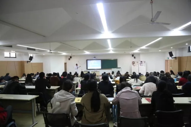 當(dāng)李良濟(jì)走進(jìn)校園—共同傳承中醫(yī)藥文化未來(圖5) 當(dāng)李良濟(jì)走進(jìn)校園—共同傳承中醫(yī)藥文化未來(圖5)