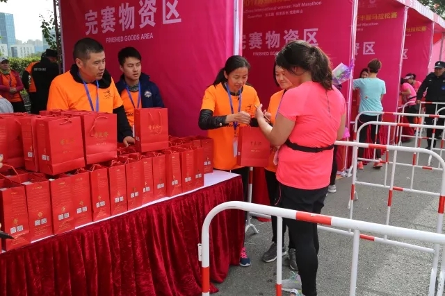 2017蘇州“女王跑”，李良濟(jì)強(qiáng)勢(shì)助跑(圖2)